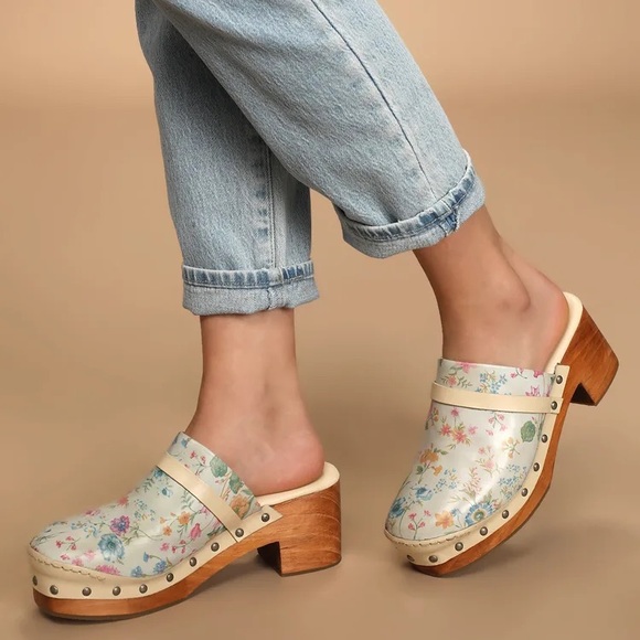 Free People Shoes - Free People Ivory Floral Print Calabasas Clogs Women's Size 38/7.5